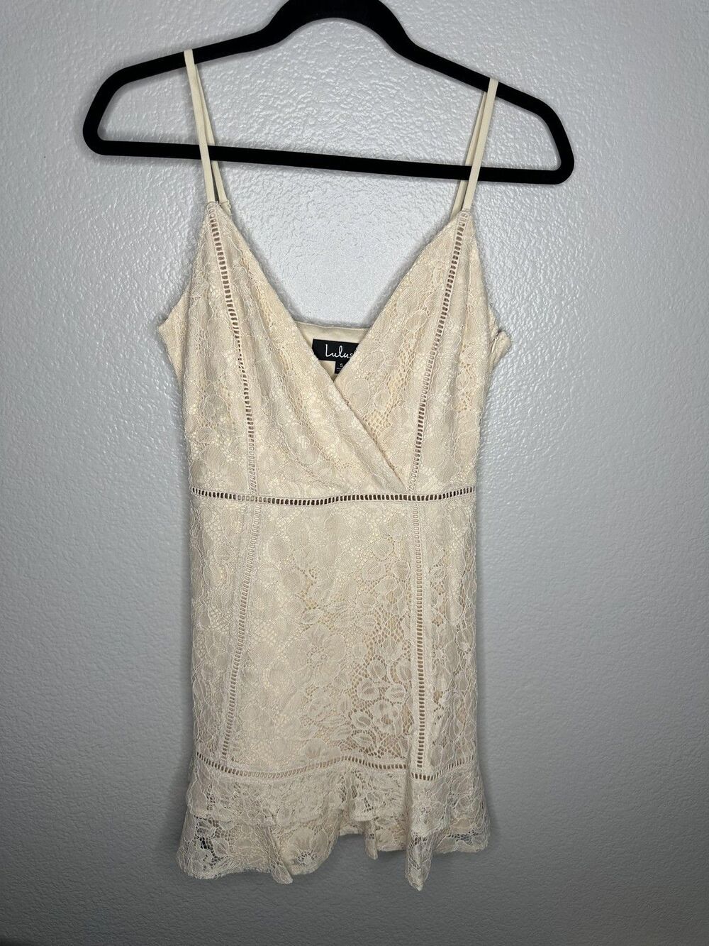 Lulus Dress Womens Small Ivory Lace Surplice Spaghetti Strap Scallop Hem Lined